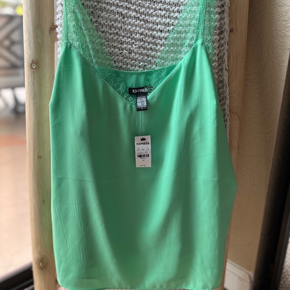 Express Lace Cami in bright Kelly green (NWT) Size M